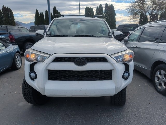 2017 Toyota 4Runner SR5 photo 2