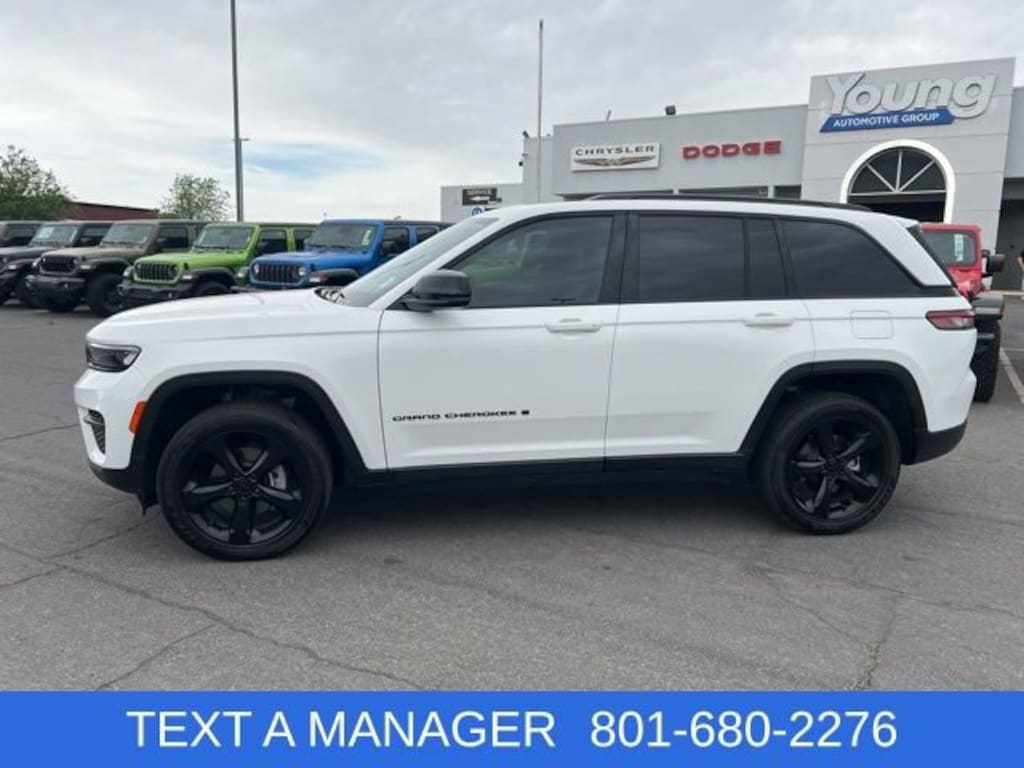Used 2023 Jeep Grand Cherokee Altitude SUV
