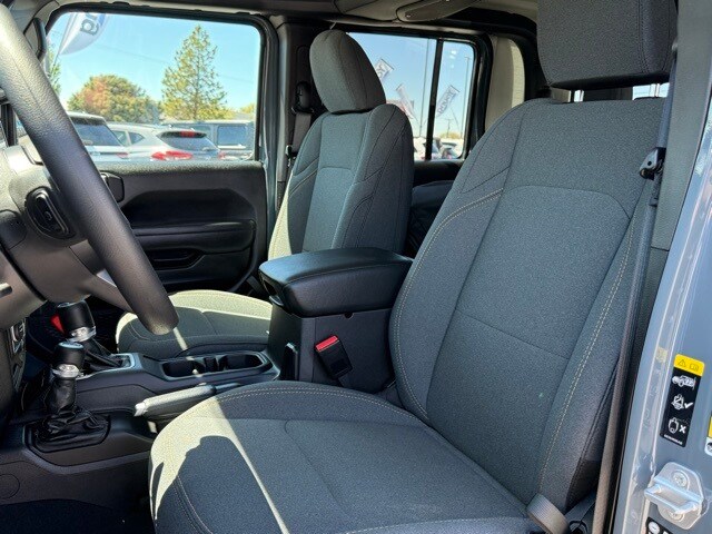 2025 Jeep Gladiator Sport photo 2