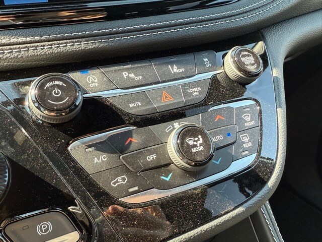 2025 Chrysler Pacifica Limited photo 4