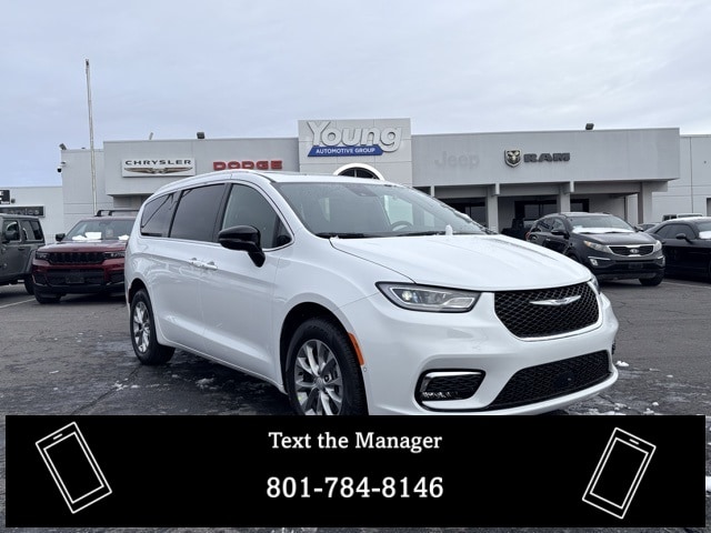 2026 Chrysler Pacifica Limited's photo