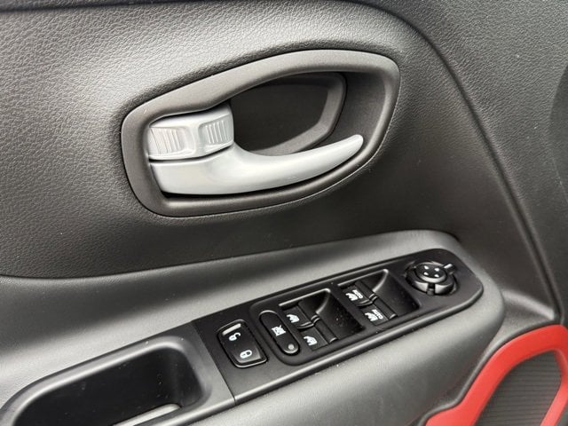 2023 Jeep Renegade Trailhawk photo 4