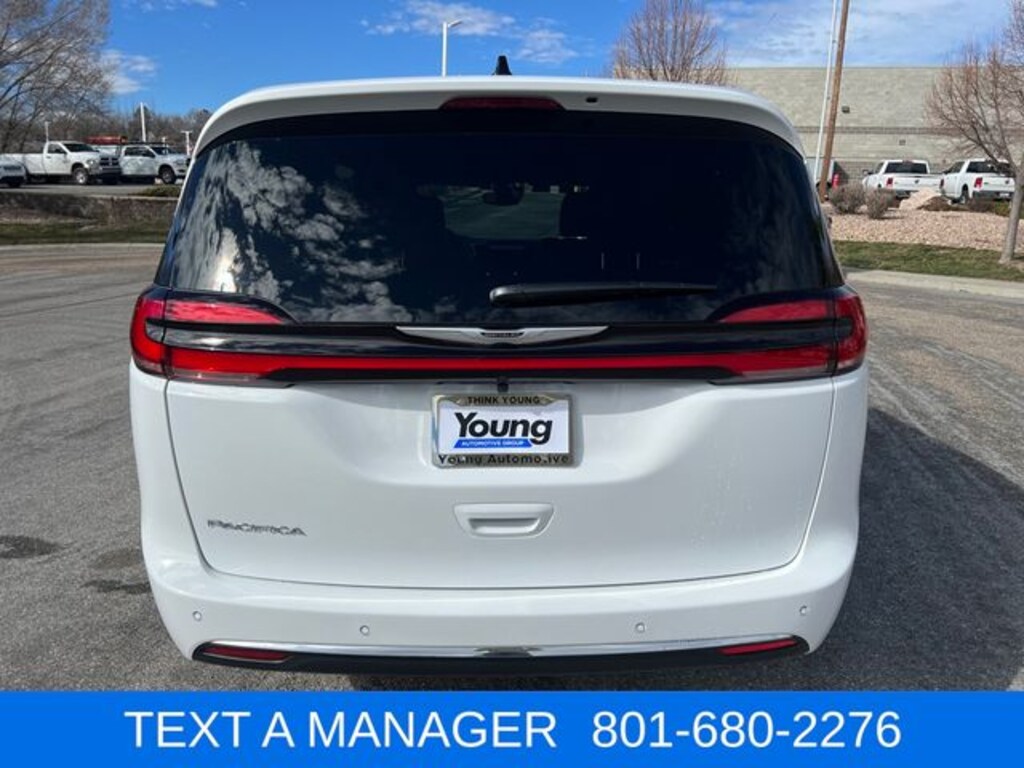 New 2026 Chrysler Pacifica Select Passenger Van