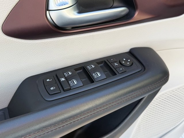 2020 Chrysler Pacifica Limited photo 8