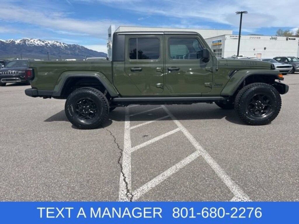 Used 2023 Jeep Gladiator Willys Truck Crew Cab