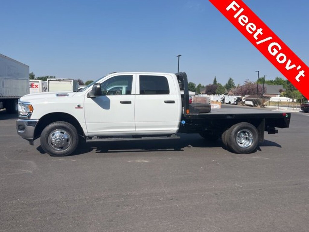 New 2024 Ram 3500 Chassis Cab 3500 TRADESMAN CREW CAB CHASSIS 4X4 60' CA Pickup