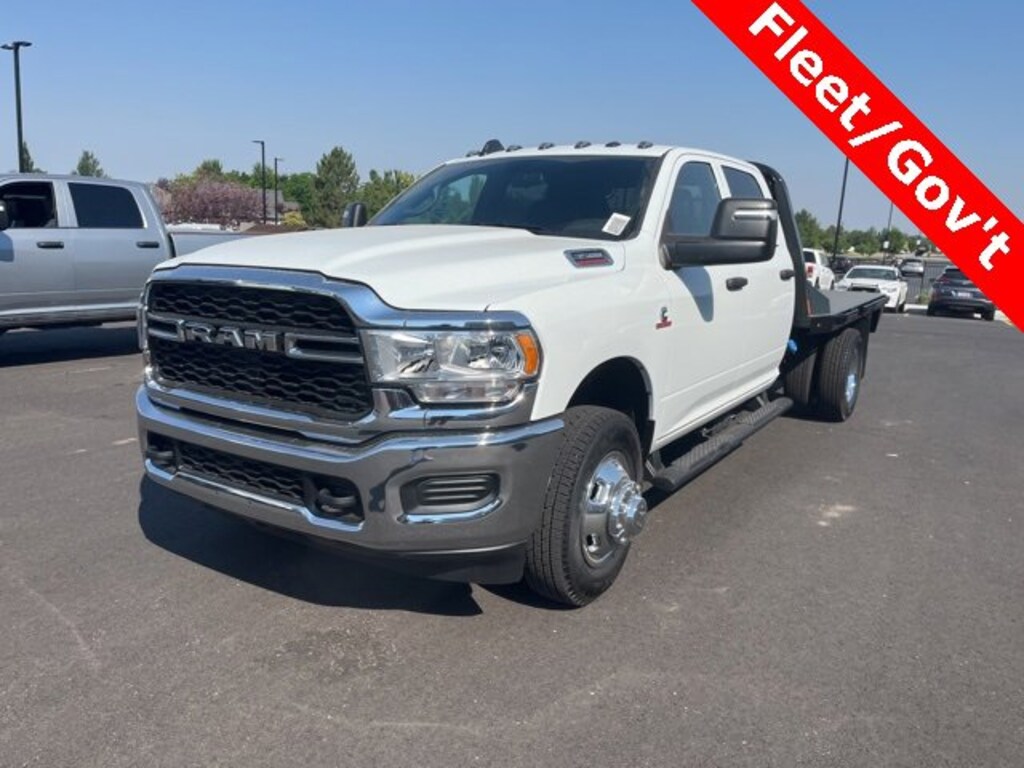 New 2024 Ram 3500 Chassis Cab 3500 TRADESMAN CREW CAB CHASSIS 4X4 60' CA Pickup