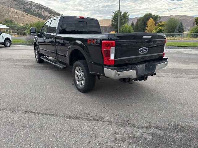 2017 Ford F-350 Lariat photo 4