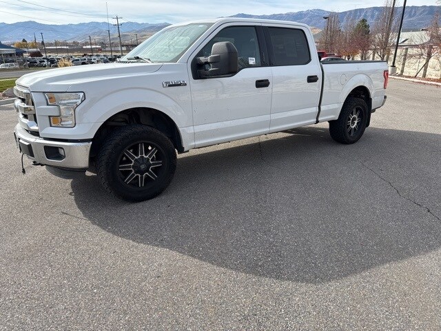 2015 Ford F-150 XLT photo 2