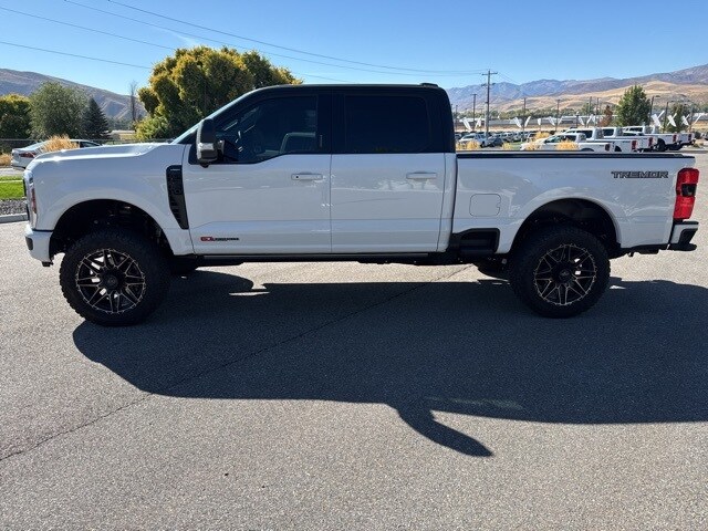 2024 Ford F-350 Lariat photo 2