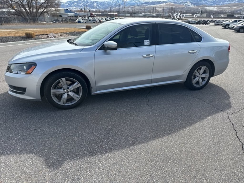 Used 2014 Volkswagen Passat 2.5 SE Sedan