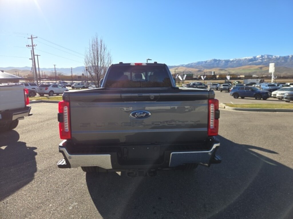 New 2026 Ford F-350 Lariat Truck Crew Cab