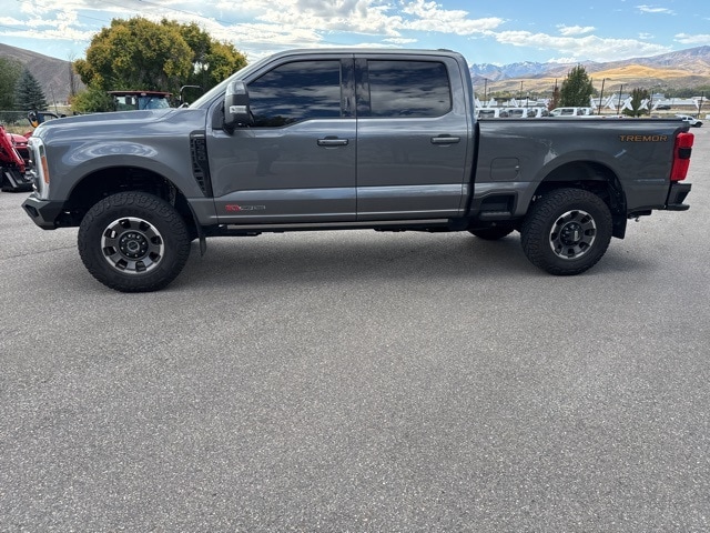 2023 Ford F-350 Lariat photo 2