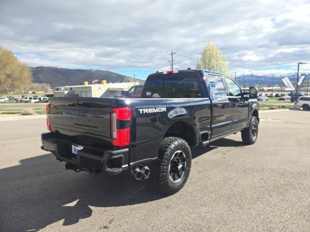 New 2026 Ford F-350 Platinum Truck Crew Cab