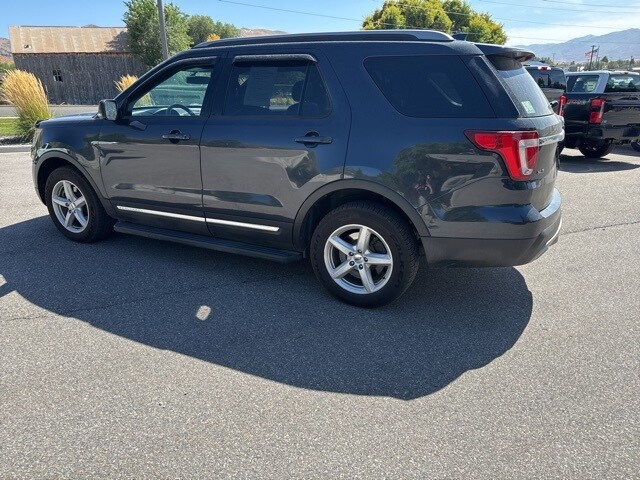 2017 Ford Explorer XLT photo 2