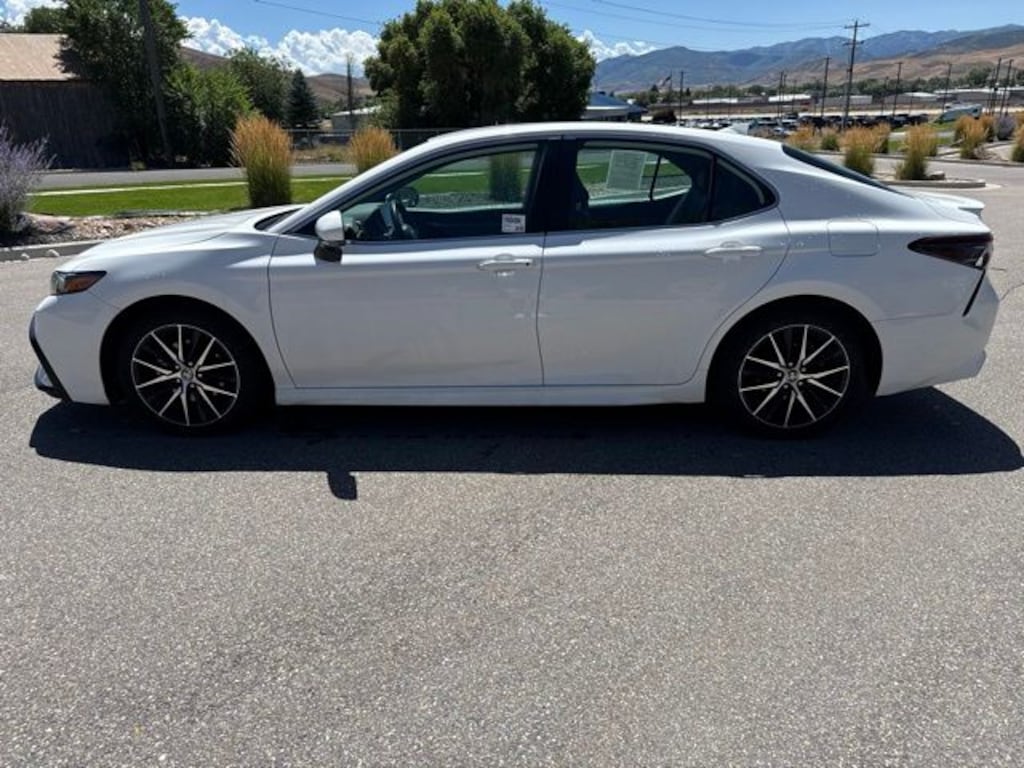Used 2023 Toyota Camry Hybrid SE Sedan