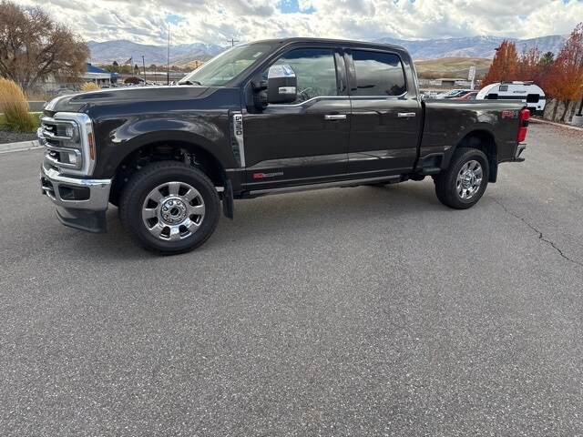 2024 Ford F-350 Lariat photo 2