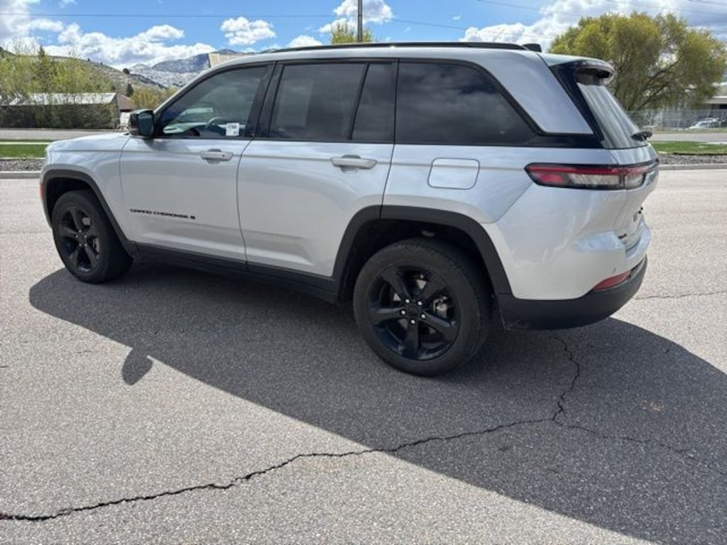 Used 2023 Jeep Grand Cherokee Limited SUV