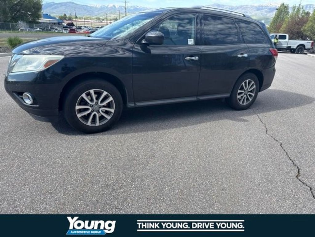 Used 2016 Nissan Pathfinder SV SUV