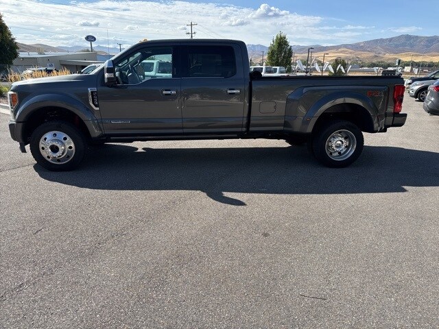 2017 Ford F-450 Platinum photo 2