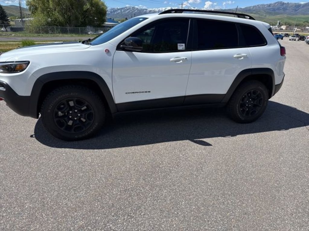 Used 2022 Jeep Cherokee Trailhawk SUV