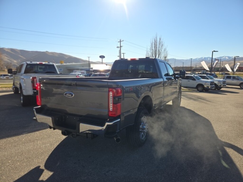 New 2026 Ford F-350 Lariat Truck Crew Cab