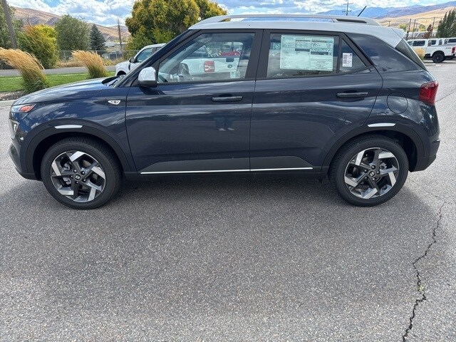 2025 Hyundai Venue Limited photo 2