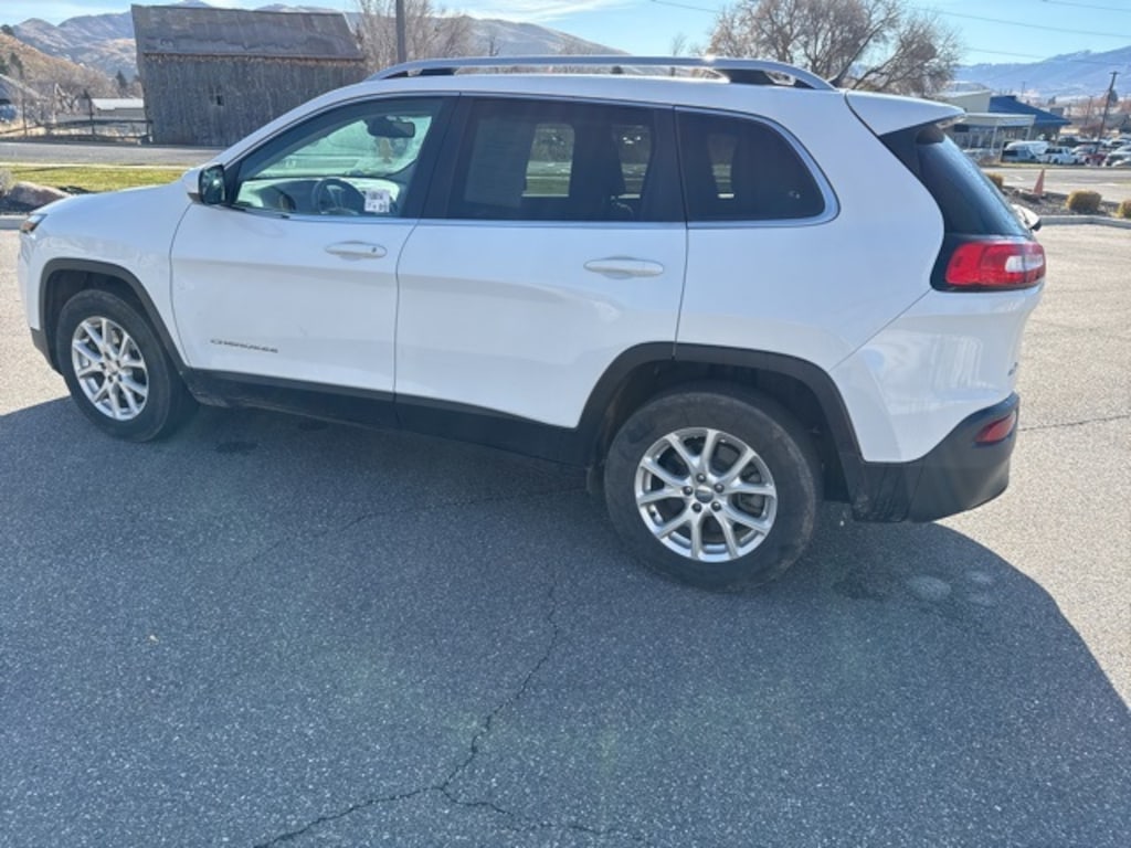 Used 2016 Jeep Cherokee Latitude SUV