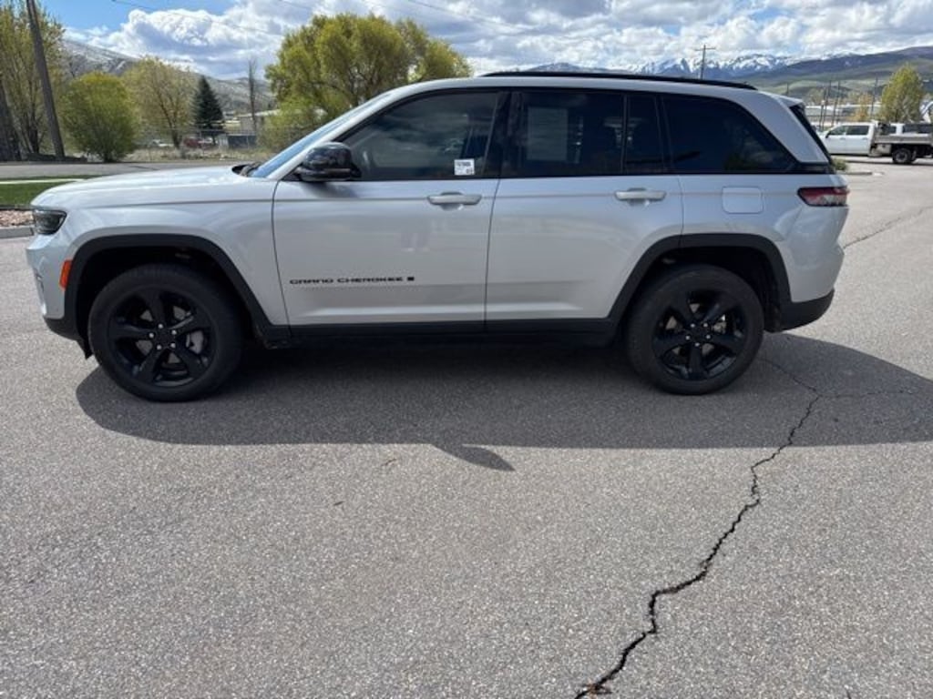 Used 2023 Jeep Grand Cherokee Limited SUV