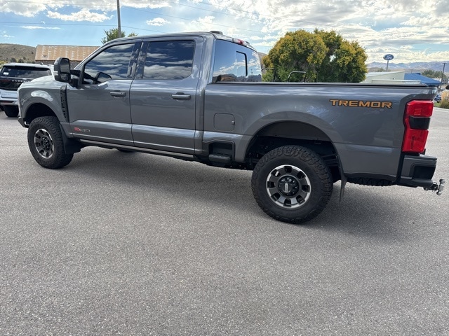 2023 Ford F-350 Lariat photo 3