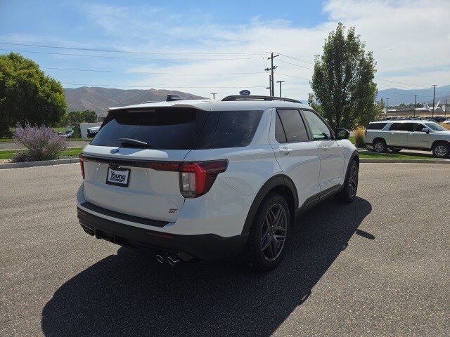 2025 Ford Explorer ST photo 3