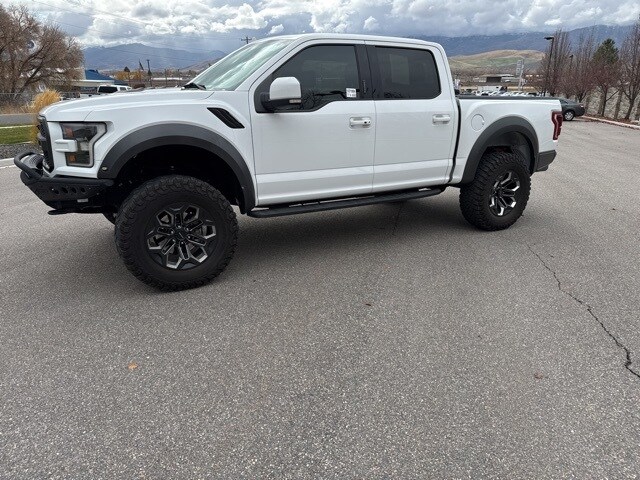 2019 Ford F-150 Raptor photo 2
