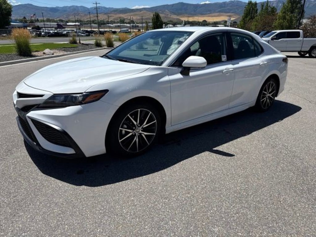 Used 2023 Toyota Camry Hybrid SE Sedan