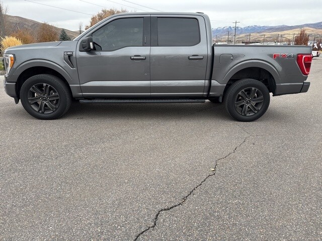 2021 Ford F-150 XLT photo 2
