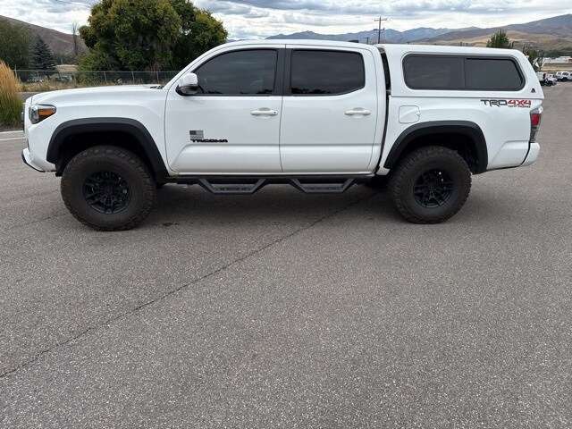 2022 Toyota Tacoma TRD Off-Road Double Cab photo 2