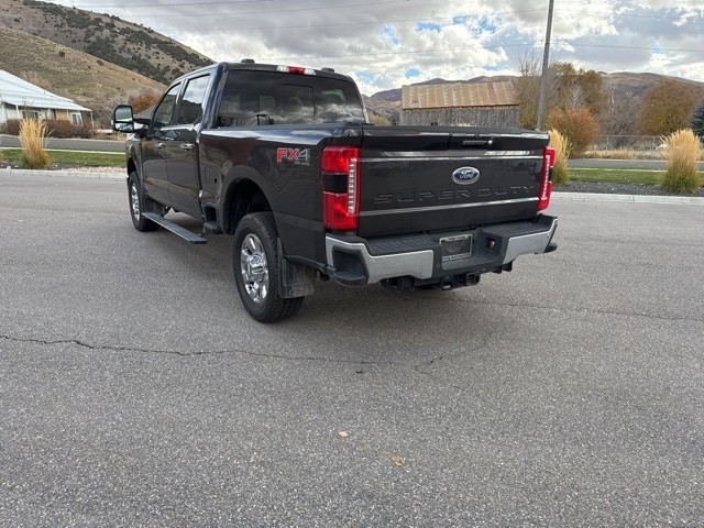2024 Ford F-350 Lariat photo 2