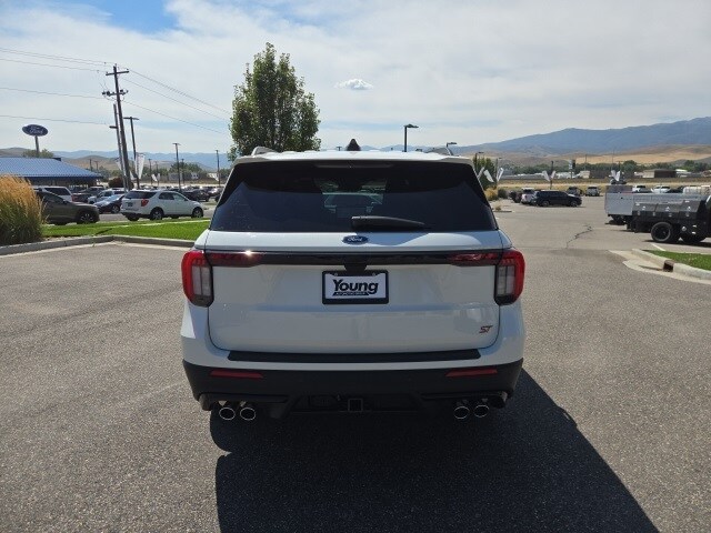 2025 Ford Explorer ST photo 4
