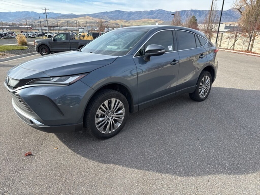 Used 2022 Toyota Venza LE SUV