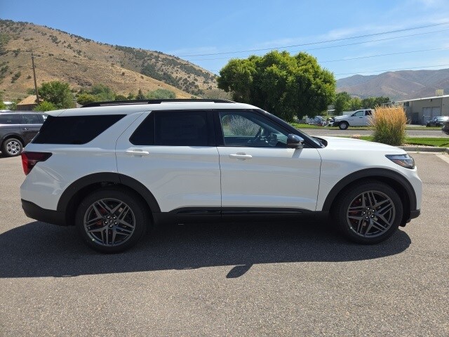 2025 Ford Explorer ST photo 2