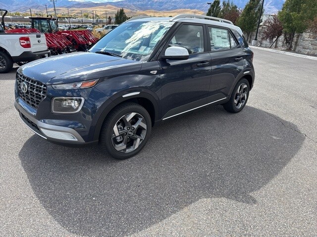 2025 Hyundai Venue Limited photo 2