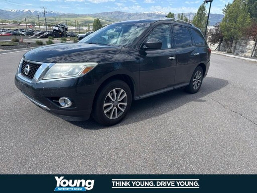 Used 2016 Nissan Pathfinder SV SUV