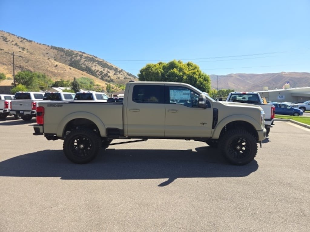 New 2024 Ford F-250 Lariat Truck Crew Cab