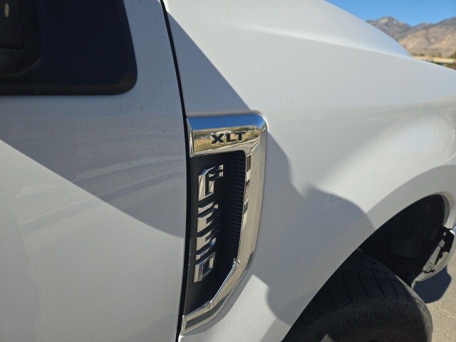 2017 Ford F-250 XLT photo 4