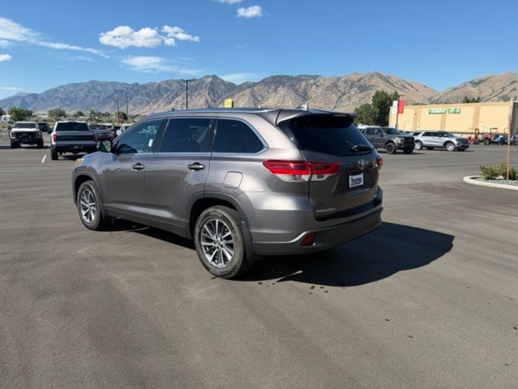 Used 2019 Toyota Highlander SE V6 SUV