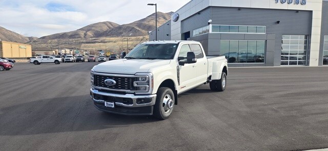 2025 Ford F-350 Super Duty Lariat's photo