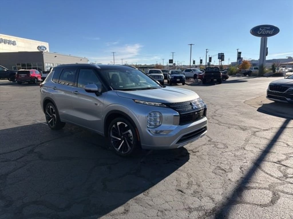 Used 2023 Mitsubishi Outlander Plug-In Hybrid 40th Anniversary SUV