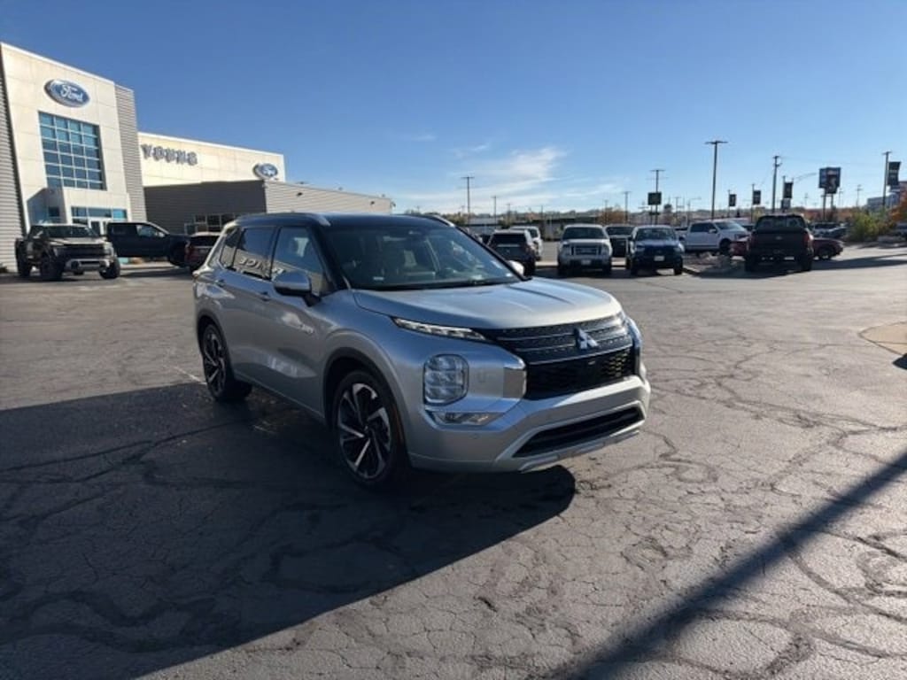 Used 2023 Mitsubishi Outlander Plug-In Hybrid 40th Anniversary SUV