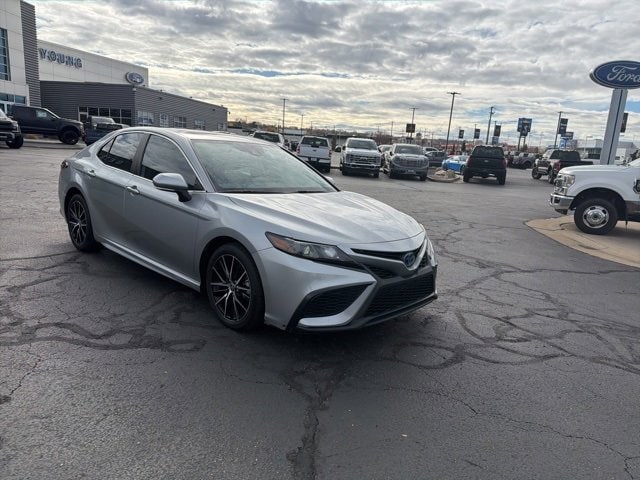 2022 Toyota Camry Hybrid SE photo 3