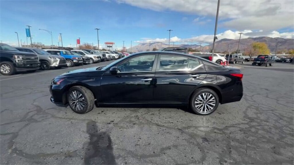 Used 2025 Nissan Altima SV Sedan