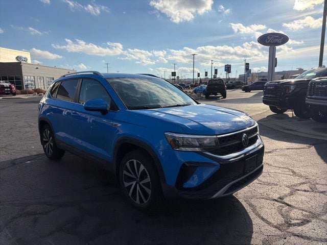 2022 Volkswagen Taos SE photo 3